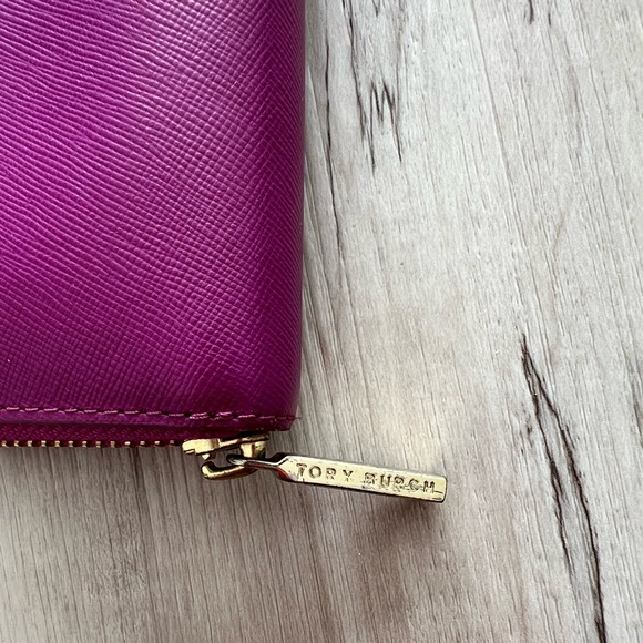 SOLD - Tory Burch Zip Long Wallet - Picture 3 of 4